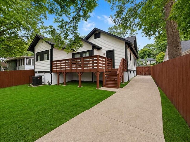 Building Photo - 906 Westmont Rd SW