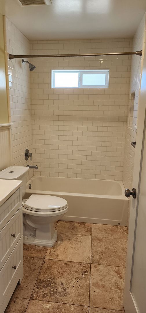 Building Photo - 882