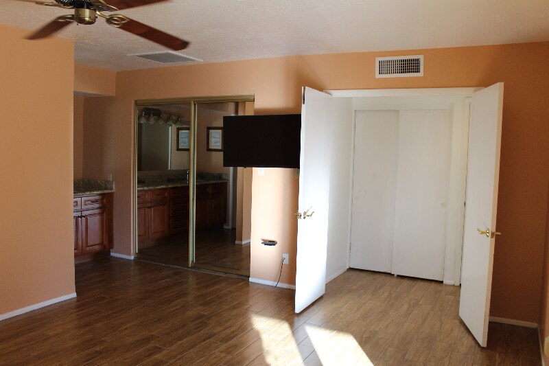 Building Photo - 10034 N 33rd Ave