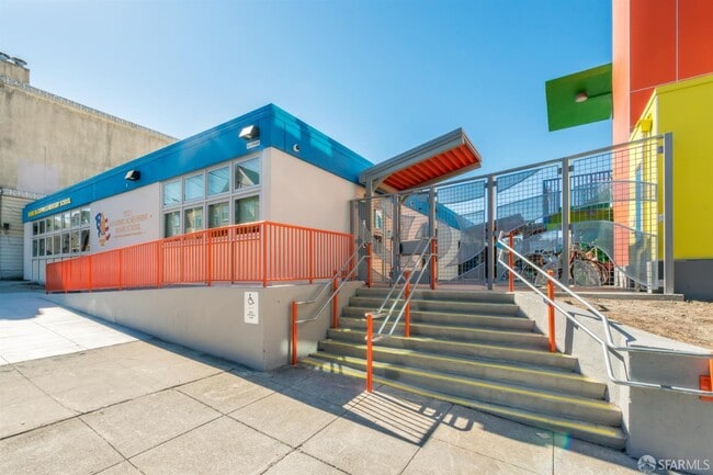 Building Photo - 322 2nd Ave