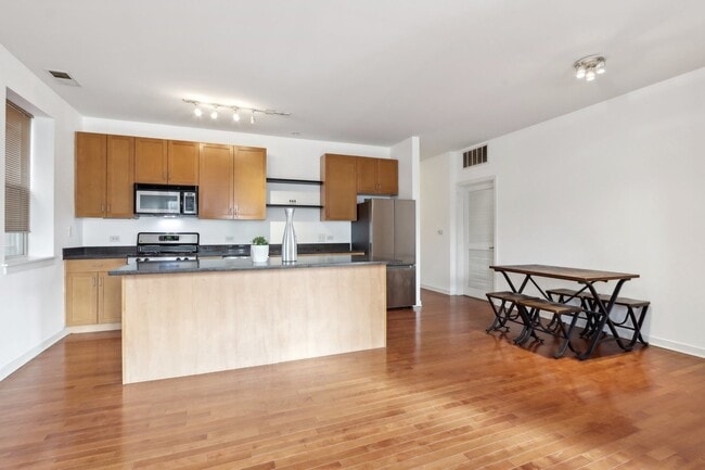 Building Photo - 1132 W 13th St