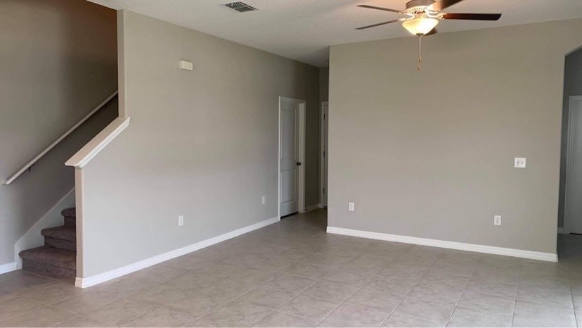 Building Photo - 718 Royal Empress Dr