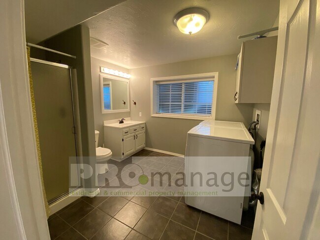 Building Photo - 1743 Deer Valley Dr