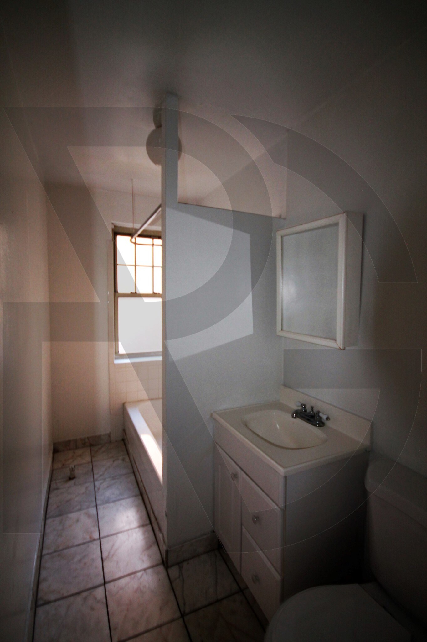 Building Photo - 634 W Barry Ave