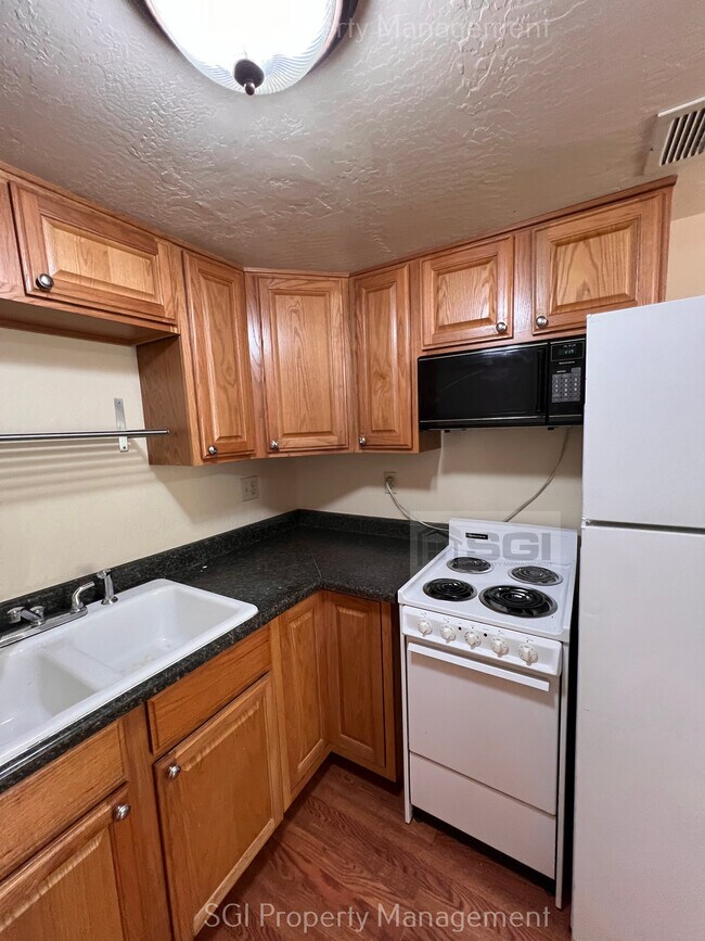 Primary Photo - 12221 W Bell Rd