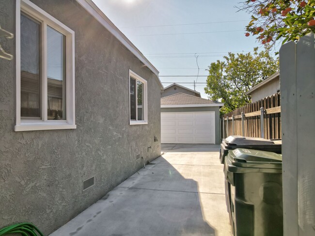 Building Photo - Single Family Home in Quiet Neighborhood.