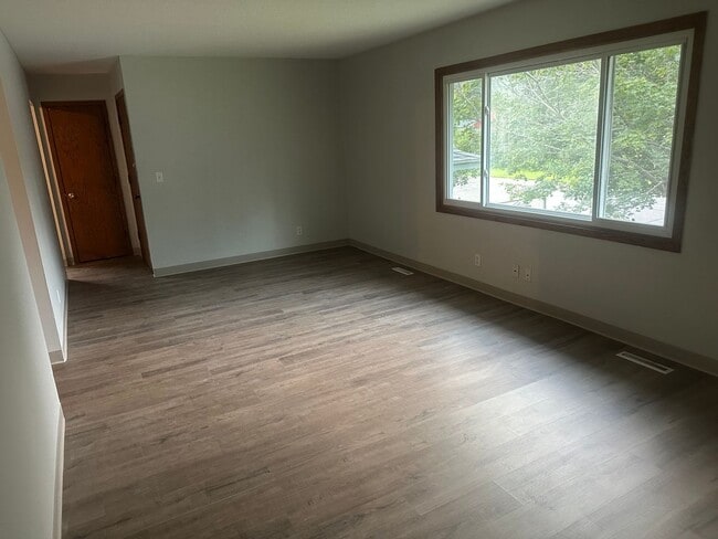 Building Photo - Newport Duplex