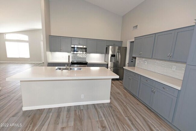 Building Photo - Remodeled Ahwatukee 4br