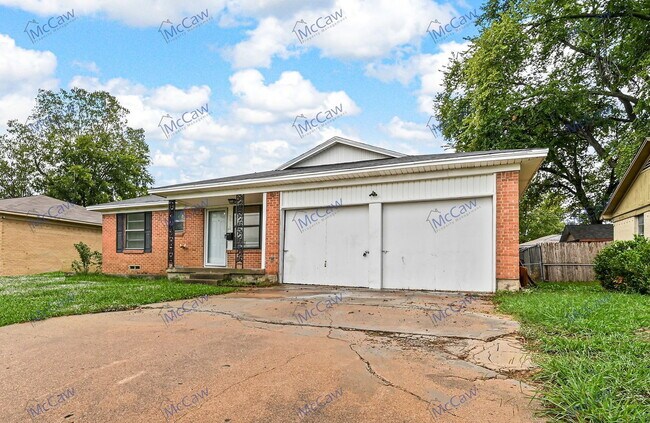Building Photo - 3532 Hilton Dr