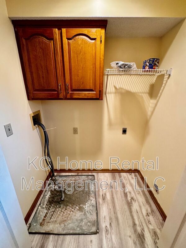 Building Photo - 1398 S Brentwood Dr