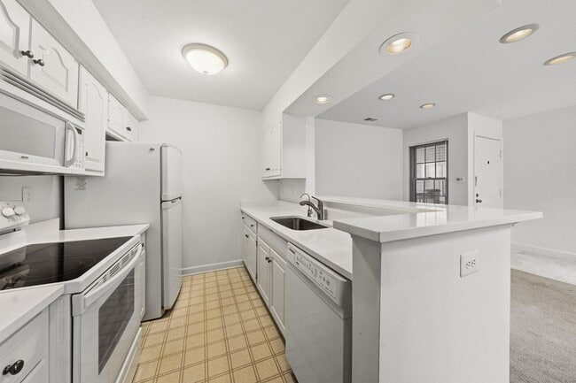 Building Photo - 5921 Barbados Pl