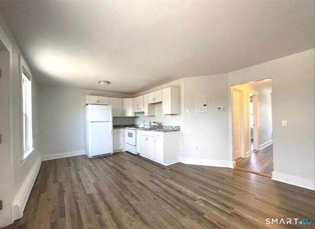 Building Photo - 30 Anthony St