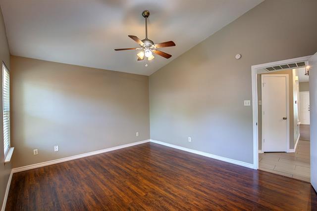Building Photo - 5519 Bainbridge Dr
