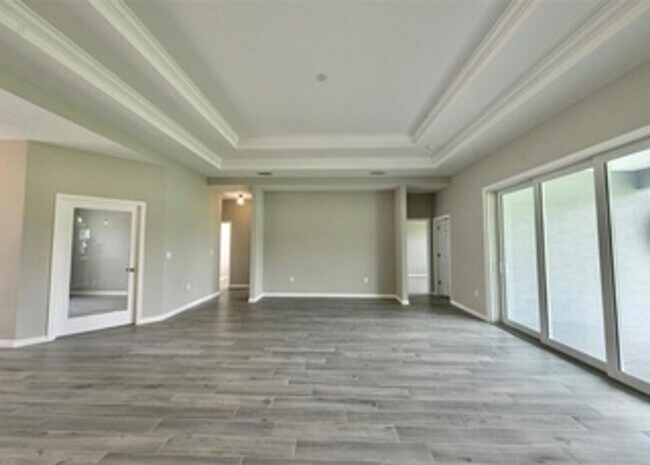 Building Photo - Executive 4/3 Rental