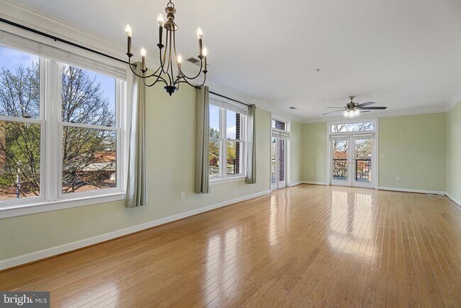 Building Photo - 35 E All Saints St