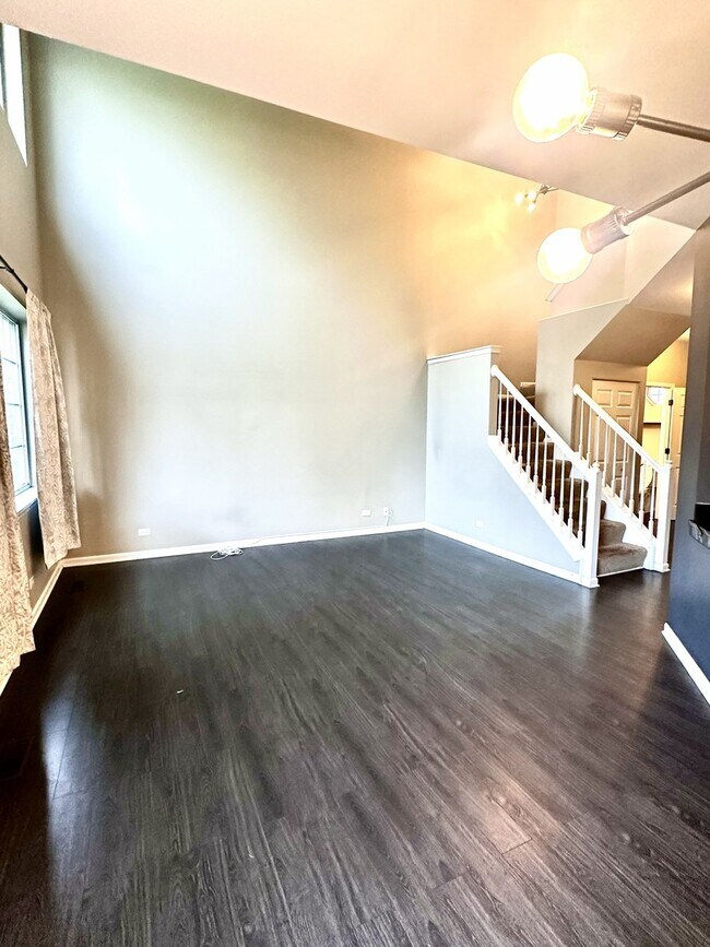 Building Photo - 3125 Anton Dr