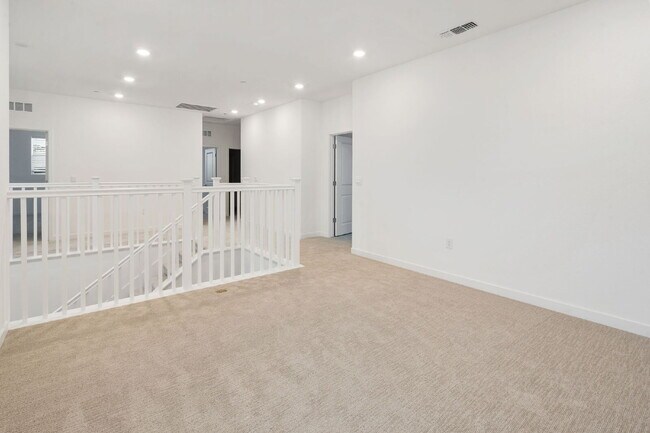 Building Photo - BRAND NEW BUILD 3000SQFT HOUSE FOR RENT