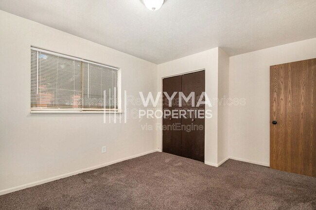 Building Photo - 1015 36th St SW