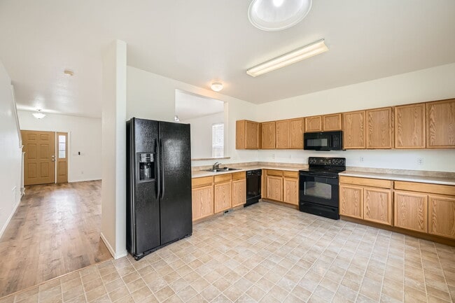 Building Photo - Fountain Townhome