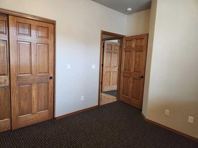 Building Photo - 200 E Malibu Dr