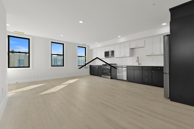 Primary Photo - 280-282 Sumner St