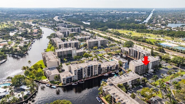 Building Photo - 3 Royal Palm Way