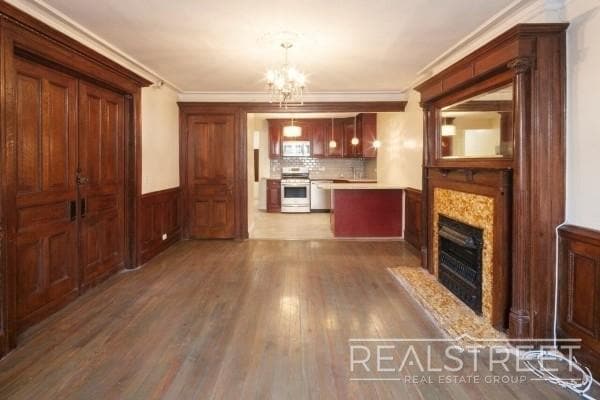 Building Photo - Magnirficent 2 BED in Historic Brownstone w/ Garden & W/D in unit!