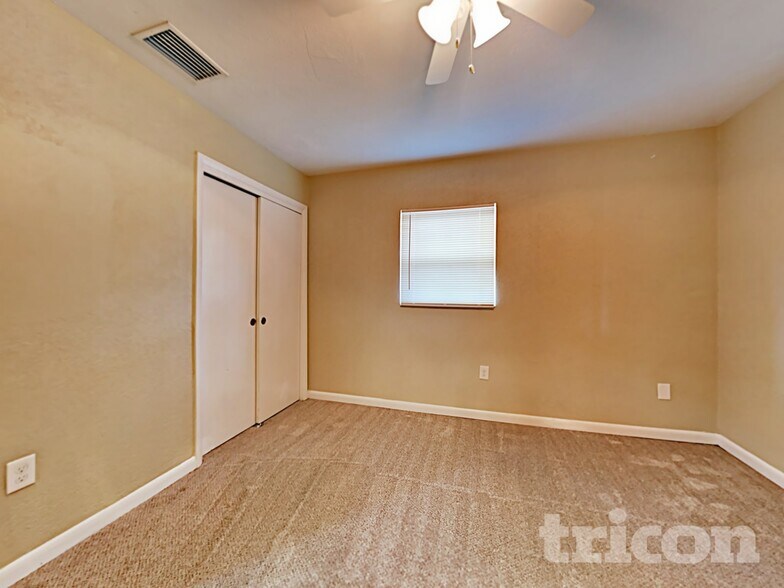 Building Photo - 1218 Windsor Cir