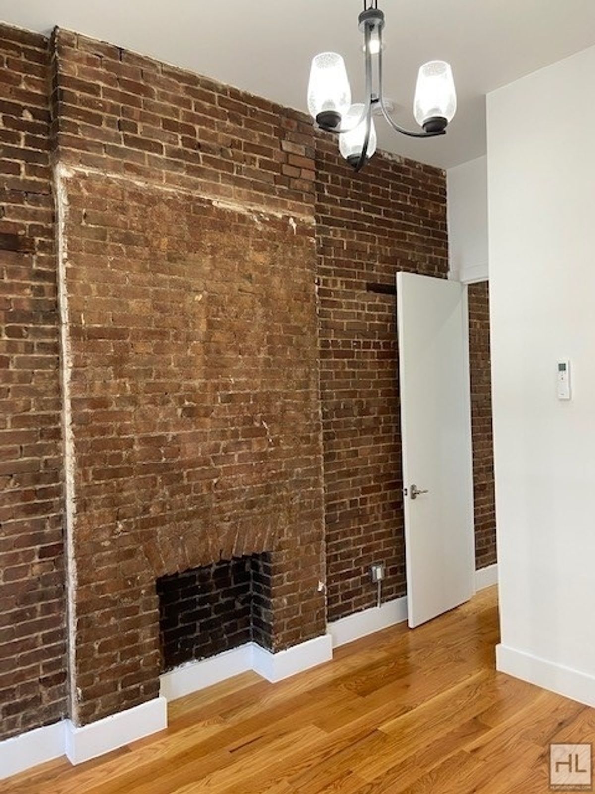 Building Photo - VANDERBILT AVENUE / Renovated 1-Bedroom in...