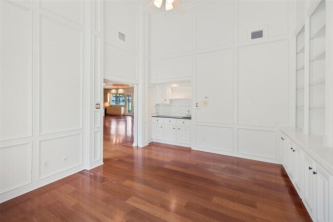 Building Photo - 19 Greenview St