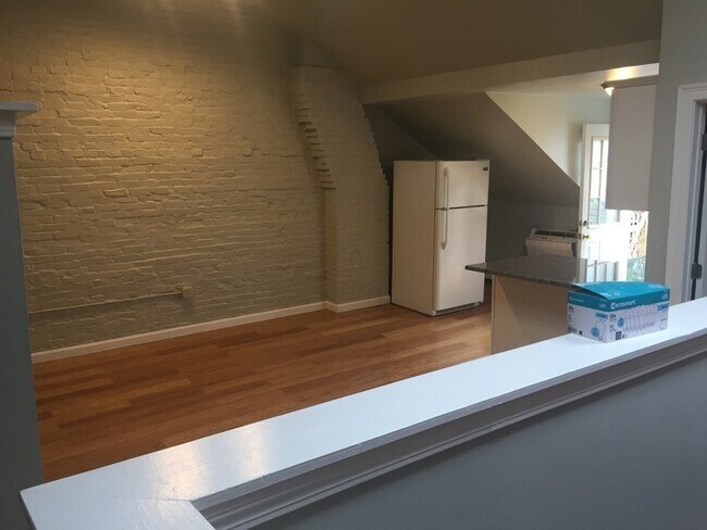 Building Photo - 315 Meridian St