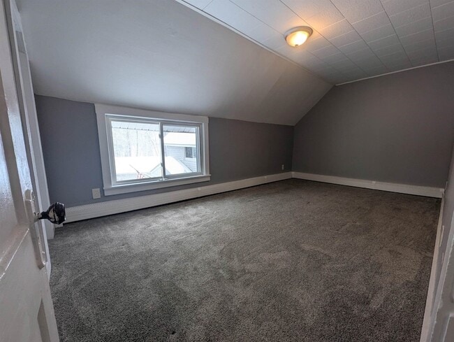 Building Photo - 31 Chestnut St