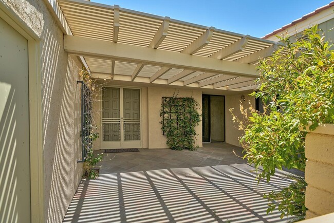 Building Photo - 39810 Bedford Dr