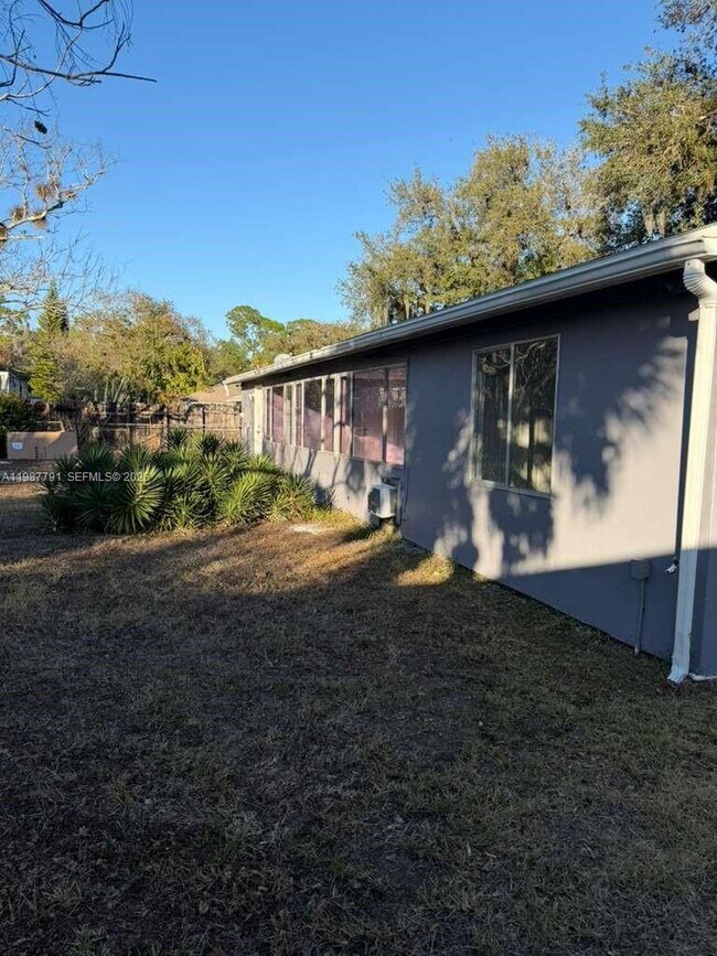 Building Photo - 4030 School Cir