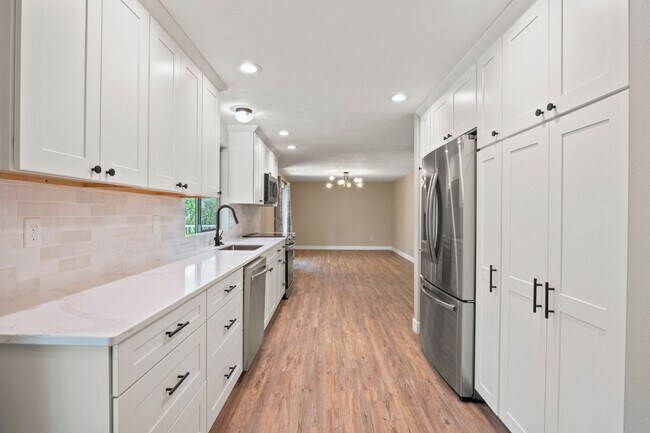 Building Photo - 4 Bed 3 Bath Home in Cul-de-sac with Massive 18X40 insulated shop