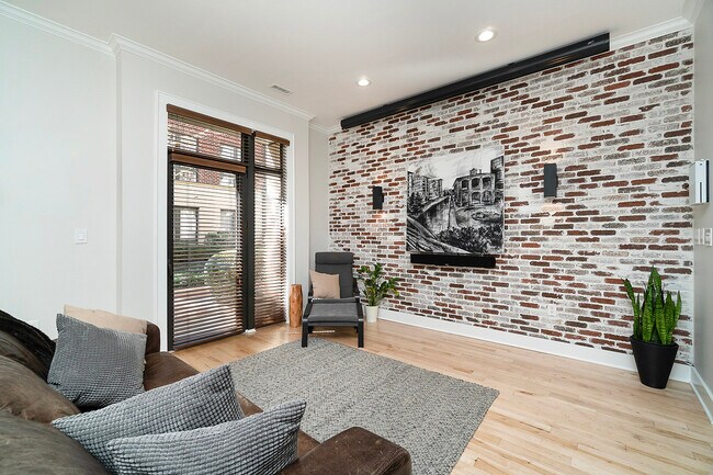 Building Photo - Poinsett Corners / Unit 110