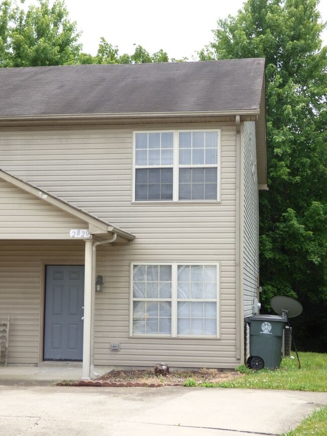Building Photo - Beautiful Townhouse! All Electric, Washer/...