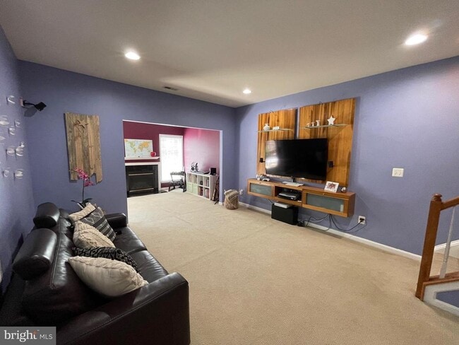 Building Photo - 22098 Avonworth Square