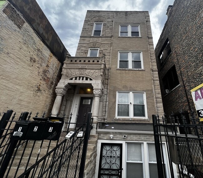 Building Photo - 1307 S Kedzie Ave