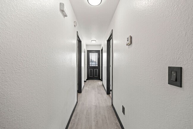 Building Photo - Charming 3-Bed Home in Rogers – Spacious Yard, Modern Comfort, Great Location