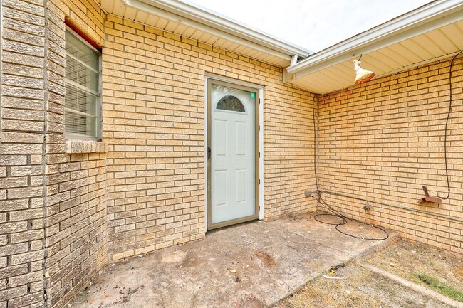 Building Photo - 3 bed 2 bath home in Bethany, OK