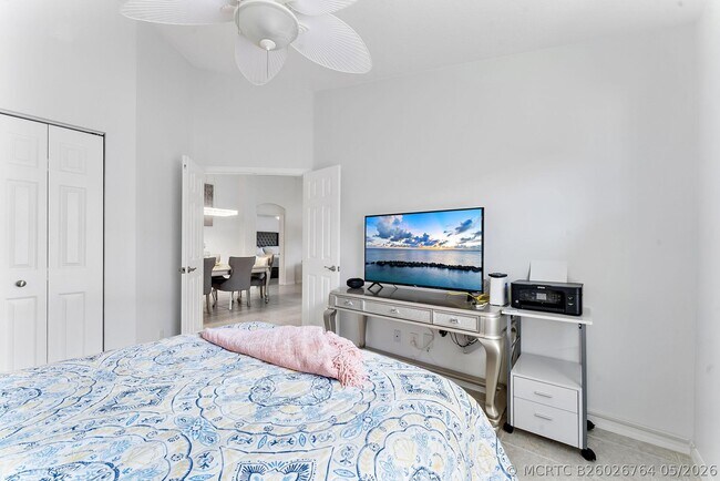 Building Photo - 6887 Viale Elizabeth