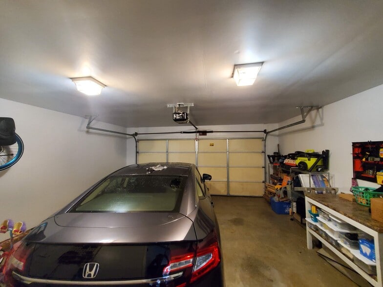 Building Photo - 6 Valley Glen Ct