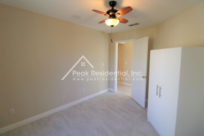 Building Photo - Updated 4bd/2ba Elk Grove Home with 2 Car Garage