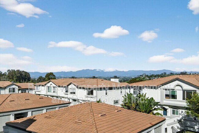Building Photo - 30902 Club House Dr