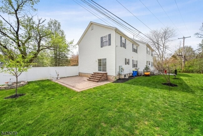 Building Photo - 112 Peapack Rd