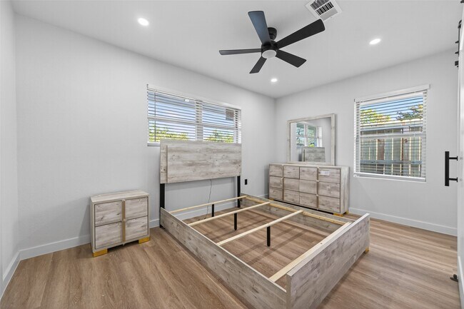 Building Photo - 6621 Jason St