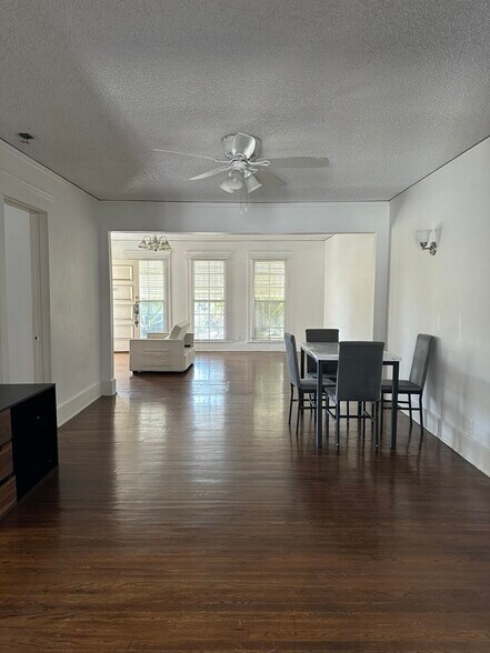 dining area - 120 N Berendo St