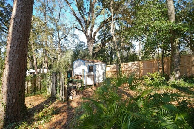 Building Photo - 731 Ty Ty Rd