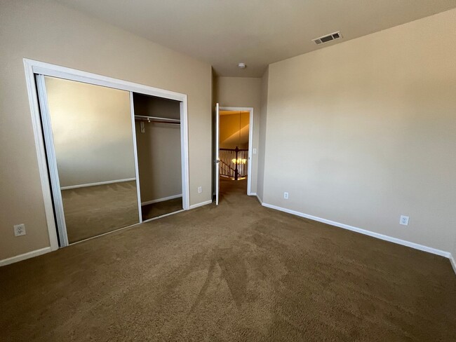 Building Photo - Upgraded and Beautiful Spacious 4 Bedroom ...